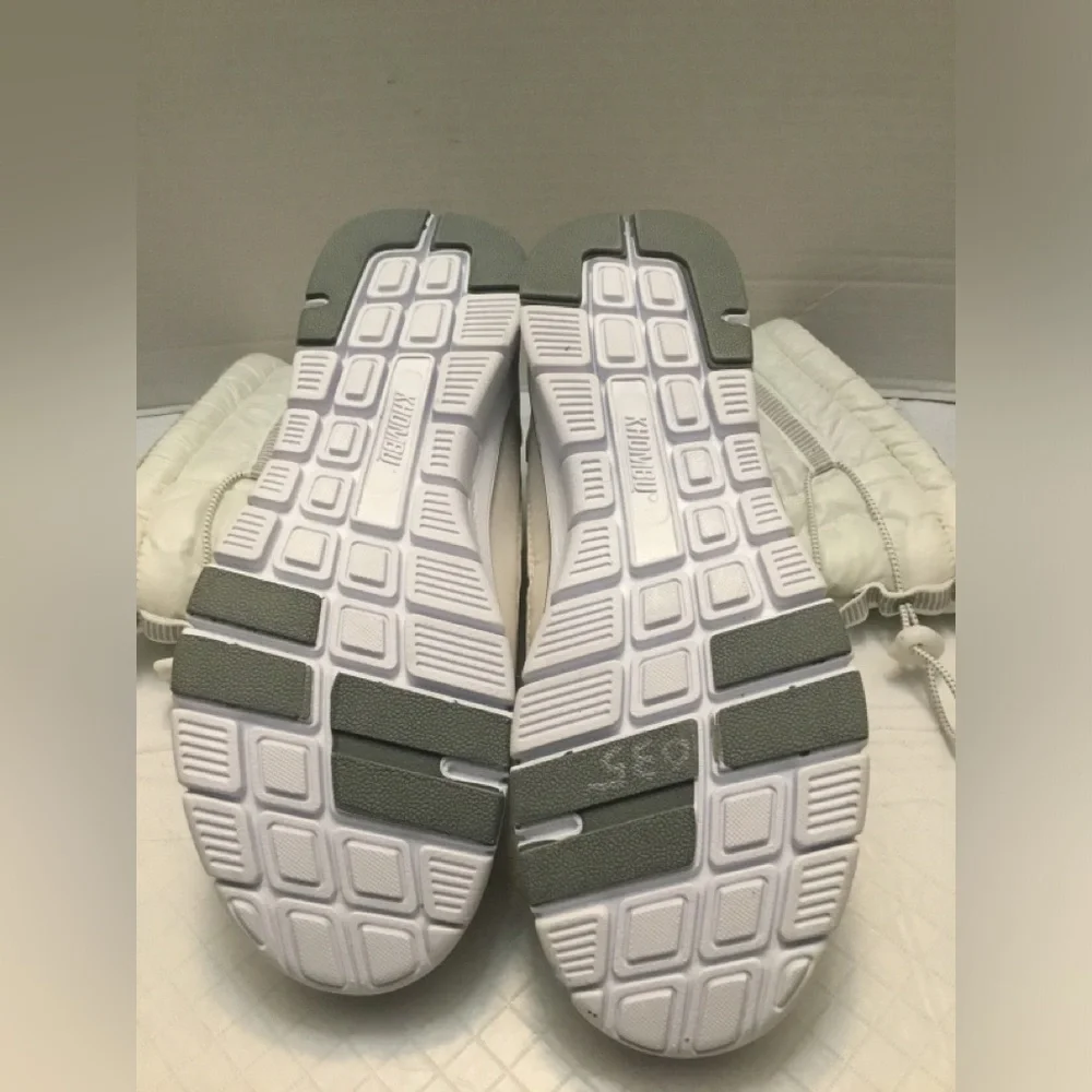 Khombu White Women's Insulated Winter Boots